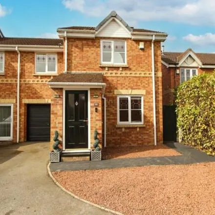 Buy this 3 bed duplex on Shooters Hill Drive in Rossington, DN11 0FW