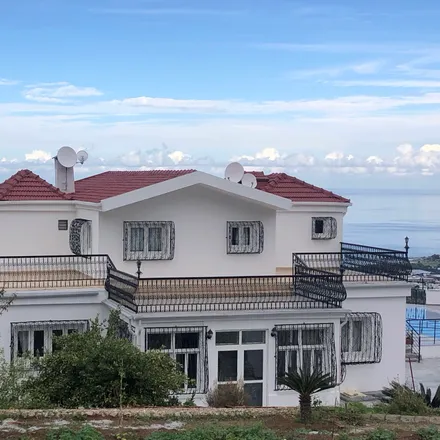 Rent this 5 bed house on 23 Nisan İlkokulu in İnönü Caddesi, Kyrenia