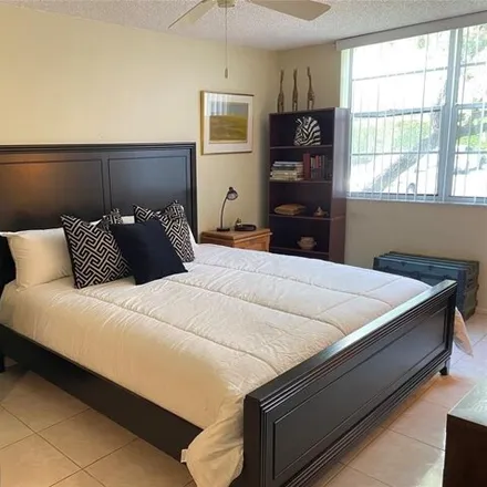 Buy this 2 bed condo on 7230 Bailey Road in Tamarac, FL 33319