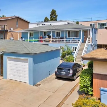 Buy this 6 bed house on 3751 Jewell Street in San Diego, CA 92109