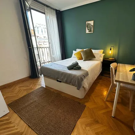 Rent this 8 bed room on Hostal Matheu in Calle de la Victoria, 6