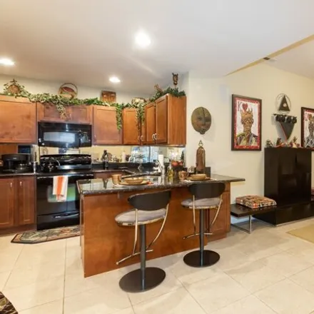 Image 3 - 821 East Oakwood Boulevard, Chicago, IL 60653, USA - House for rent