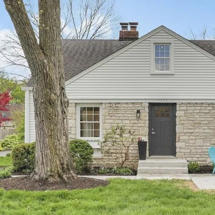 Buy this 3 bed house on 2203 Ridgeview Road in Upper Arlington, OH 43221