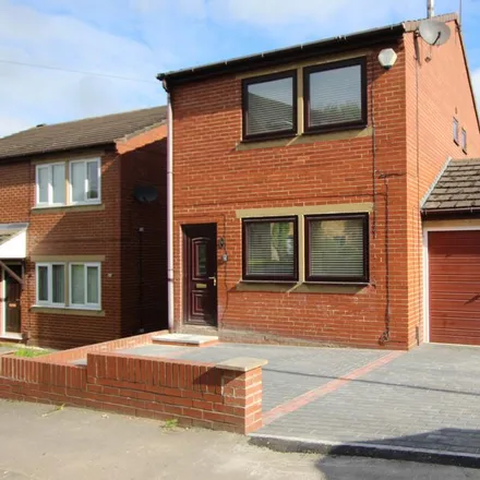 Rent this 3 bed house on Troy Road in Churwell, LS27 8JG