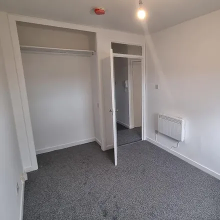 Image 6 - Coatbridge, Dunbeth Road after Alexander Street, Dunbeth Road, Coatbridge, ML5 3JW, United Kingdom - Apartment for rent