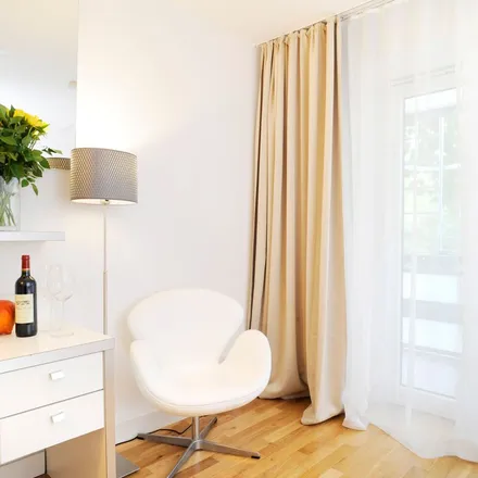 Rent this 1 bed apartment on Rödelheimer Parkweg 5 in 60489 Frankfurt, Germany