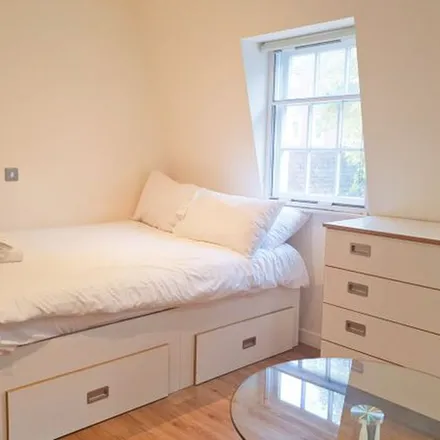 Rent this 1 bed apartment on Frogmore Street in Bristol, BS1 5NA