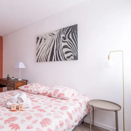 Image 7 - 83980 Le Lavandou, France - Apartment for rent