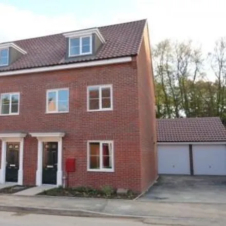 Rent this 3 bed townhouse on Mounts Pit Lane in Brandon, IP27 0DD