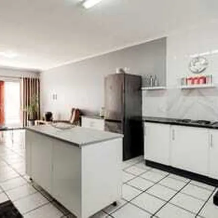 Image 5 - Oak Avenue, Wynberg, Cape Town, 7800, South Africa - Apartment for rent