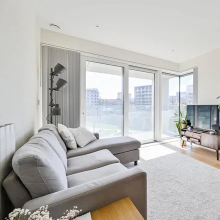 Rent this 2 bed apartment on Waterfront III in Warren Lane, London