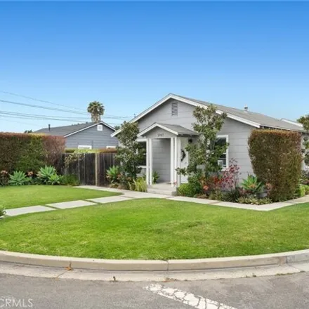 Buy this 6 bed house on 1943 Fullerton Avenue in Costa Mesa, CA 92627
