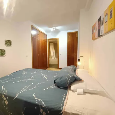 Rent this 2 bed room on Calle de Arganda in 4, 28005 Madrid