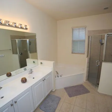 Rent this 3 bed townhouse on 848 Brickell Avenue in Miami, FL 33131