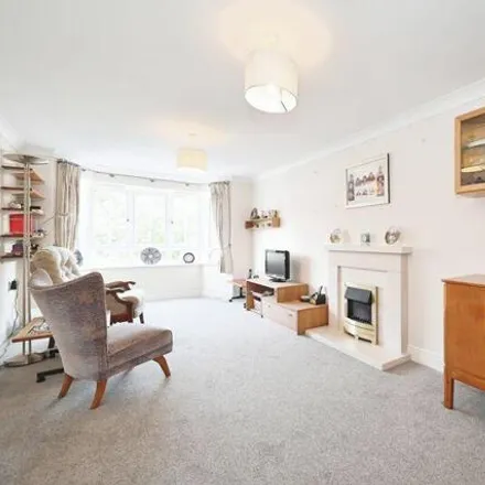 Image 4 - Harding Place, Wokingham, RG40 1BX, United Kingdom - Apartment for sale