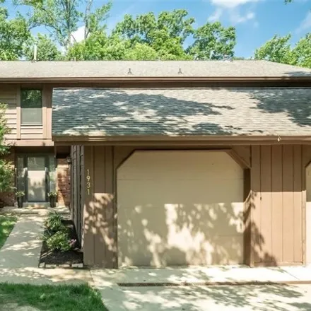 Buy this 2 bed condo on 2017 Meadowtree Lane in Kirkwood, MO 63122