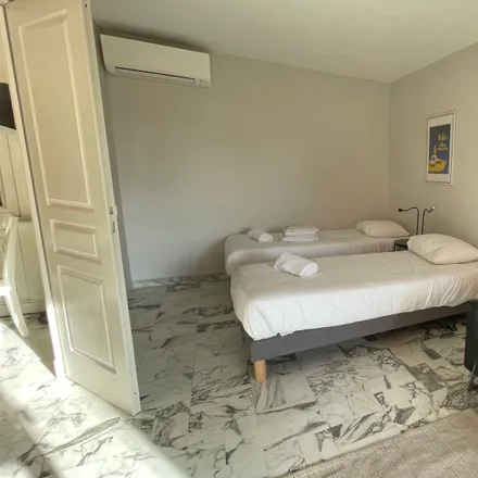 Image 7 - Les Santons, 7 Place Stanislas, 06414 Cannes, France - Apartment for rent