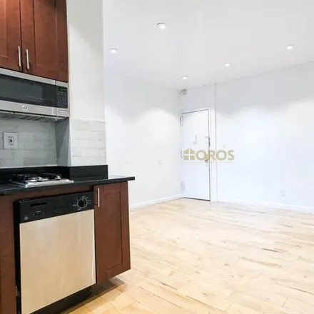 Image 3 - 262 East 2nd Street, New York, NY 10009, USA - House for rent