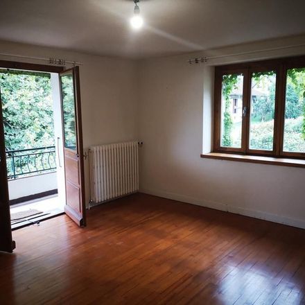 Rent this 4 bed apartment on 106 bis Avenue de la République in 01630 Saint-Genis-Pouilly, France