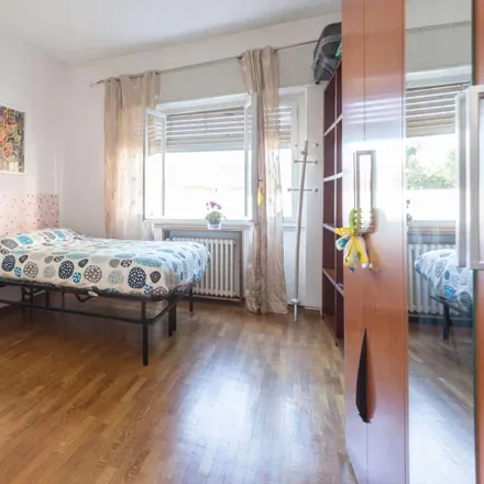 Rent this 5 bed room on Via Innocenzo Isimbardi in 34, 20141 Milan MI