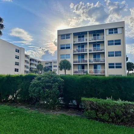 Rent this 1 bed condo on 2968 Banyan Road in Boca Raton, FL 33432