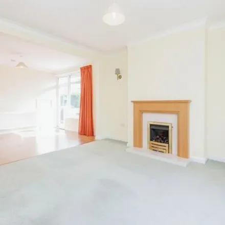 Image 5 - Heather Lea Place, Sheffield, S17 3DN, United Kingdom - House for sale