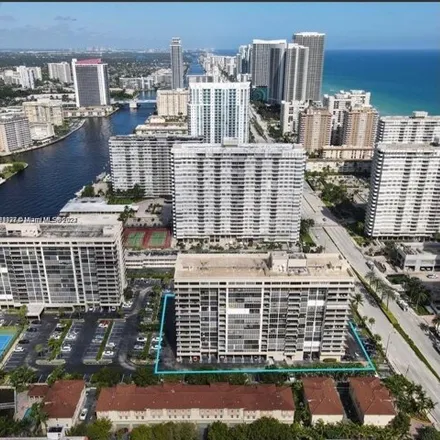 Image 2 - 2017 South Ocean Drive, Hallandale Beach, FL 33009, USA - Condo for rent