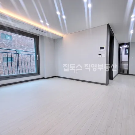 Rent this 3 bed apartment on 서울특별시 은평구 응암동 590-25