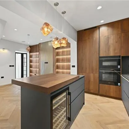 Image 3 - 6 Bedford Gardens, London, W8 7LN, United Kingdom - House for rent