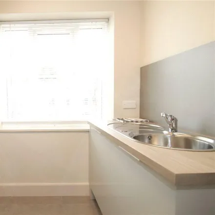 Image 2 - Edmonscote, Cleveland Road, London, W13 0HE, United Kingdom - Apartment for rent