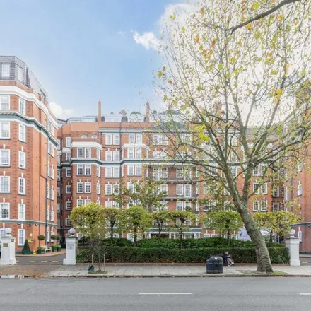Rent this 4 bed apartment on The Liberal Jewish Synagogue in St John's Wood Road, London