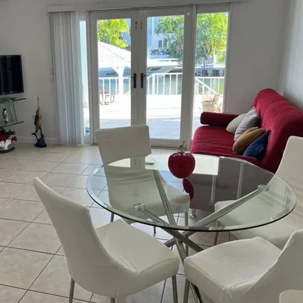 Rent this 2 bed house on Key Largo