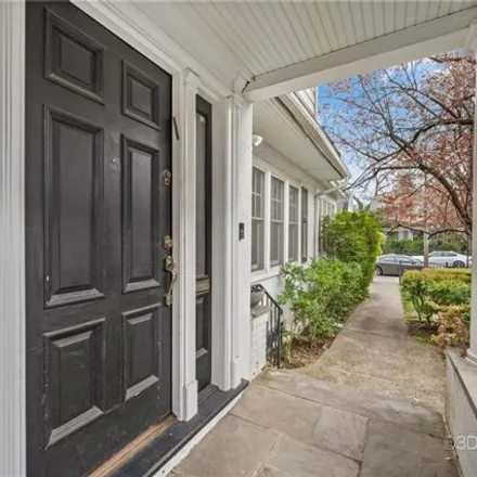 Image 4 - 929 East 17th Street, New York, NY 11230, USA - House for sale