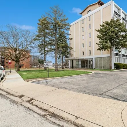 Buy this studio condo on 5975 West Peterson Avenue in Chicago, IL 60631