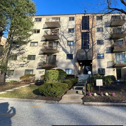 Rent this 2 bed condo on 400 Glendale Rd
