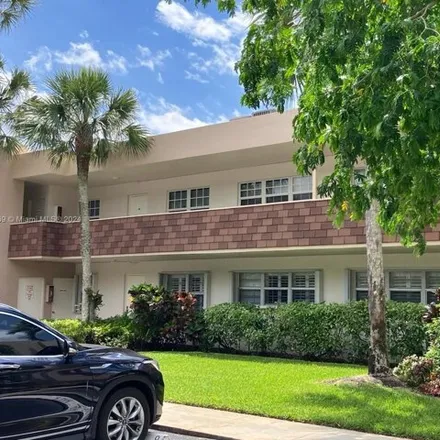 Rent this 3 bed condo on Oaks Course in Oaks Clubhouse Drive, Pompano Beach