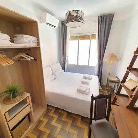 Rent this 5 bed room on Madrid in Colchonería Cuesta, Calle de Fuencarral