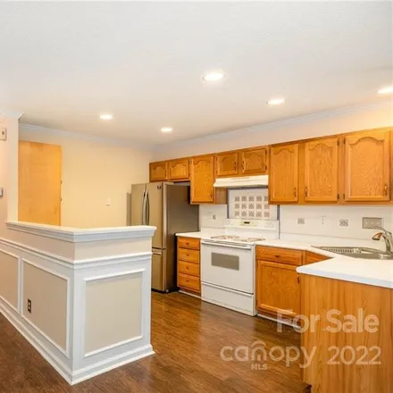 Image 3 - 8235 Southgate Commons Drive, Charlotte, NC 28277, USA - Townhouse for sale