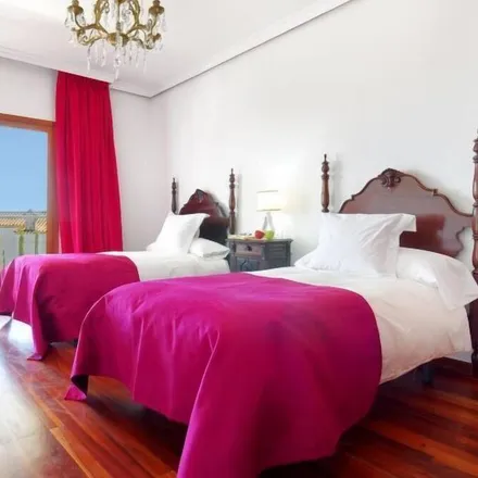 Rent this 5 bed house on Plaza de Tafira Alta in 35017 Las Palmas de Gran Canaria, Spain