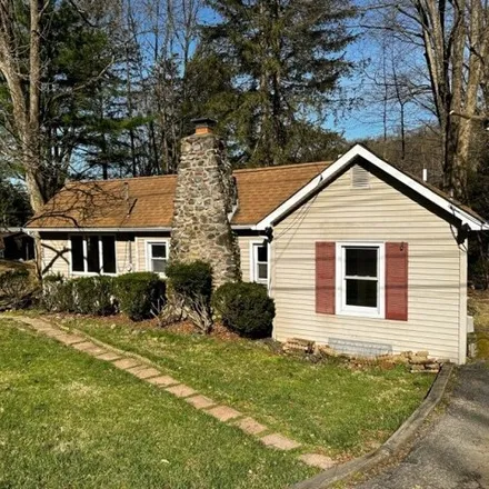 Image 2 - 23 Penn Avenue, Andover Township, NJ 07860, USA - House for sale