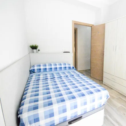 Rent this 4 bed room on Carrer de l'Amistat in 3, 46021 Valencia