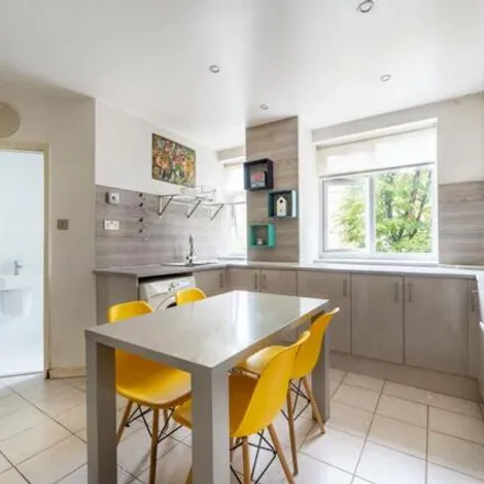 Image 3 - 12 Cambridge Gardens, London, W10 5TY, United Kingdom - Apartment for sale