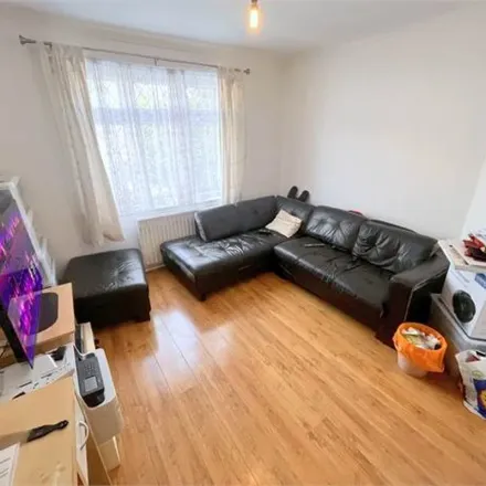 Image 5 - Dartnell Road, London, CR0 6EJ, United Kingdom - Apartment for rent