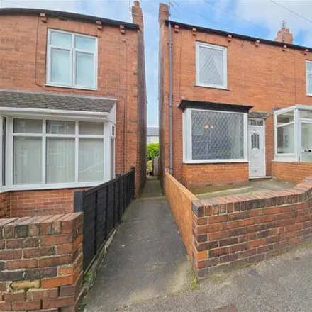 Buy this 2 bed house on Winter Road in Barnsley, S75 2ER