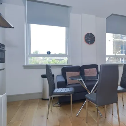 Rent this studio apartment on 52 Lawrence Road in London, N15 4EN