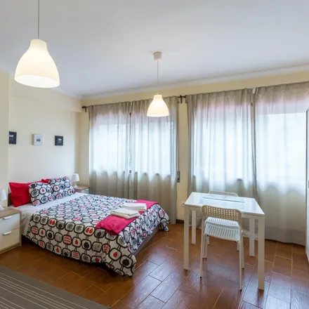 Image 2 - Rua de Chaimite, 4050-503 Porto, Portugal - Apartment for rent