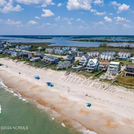 Image 4 - 198 Calinda Cay Court, North Topsail Beach, NC 28460, USA - Townhouse for sale