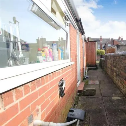 Image 7 - Sparrow Terrace, Newcastle-under-Lyme, ST5 8AD, United Kingdom - Townhouse for sale