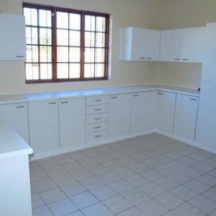 Rent this 1 bed apartment on Smuts Road in Selborne, East London