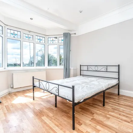 Image 5 - Cranbrook Rise, London, IG1 3QH, United Kingdom - Apartment for rent